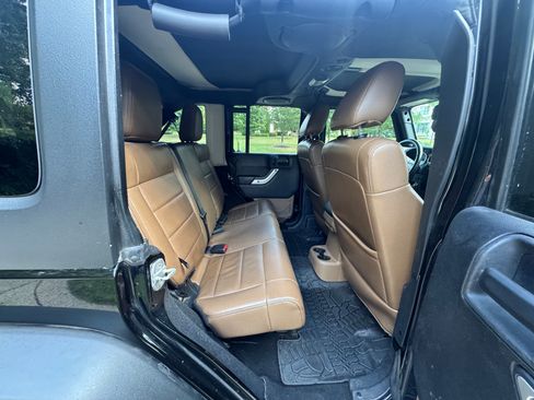 Used 2011 Jeep Wrangler Unlimited Rubicon w/ Call of Duty Group AWD/4WD image 12