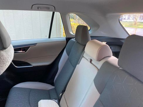 Used 2022 Toyota RAV4 XLE image 14
