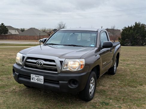 Used 2010 Toyota Tacoma 2WD Regular Cab image 1