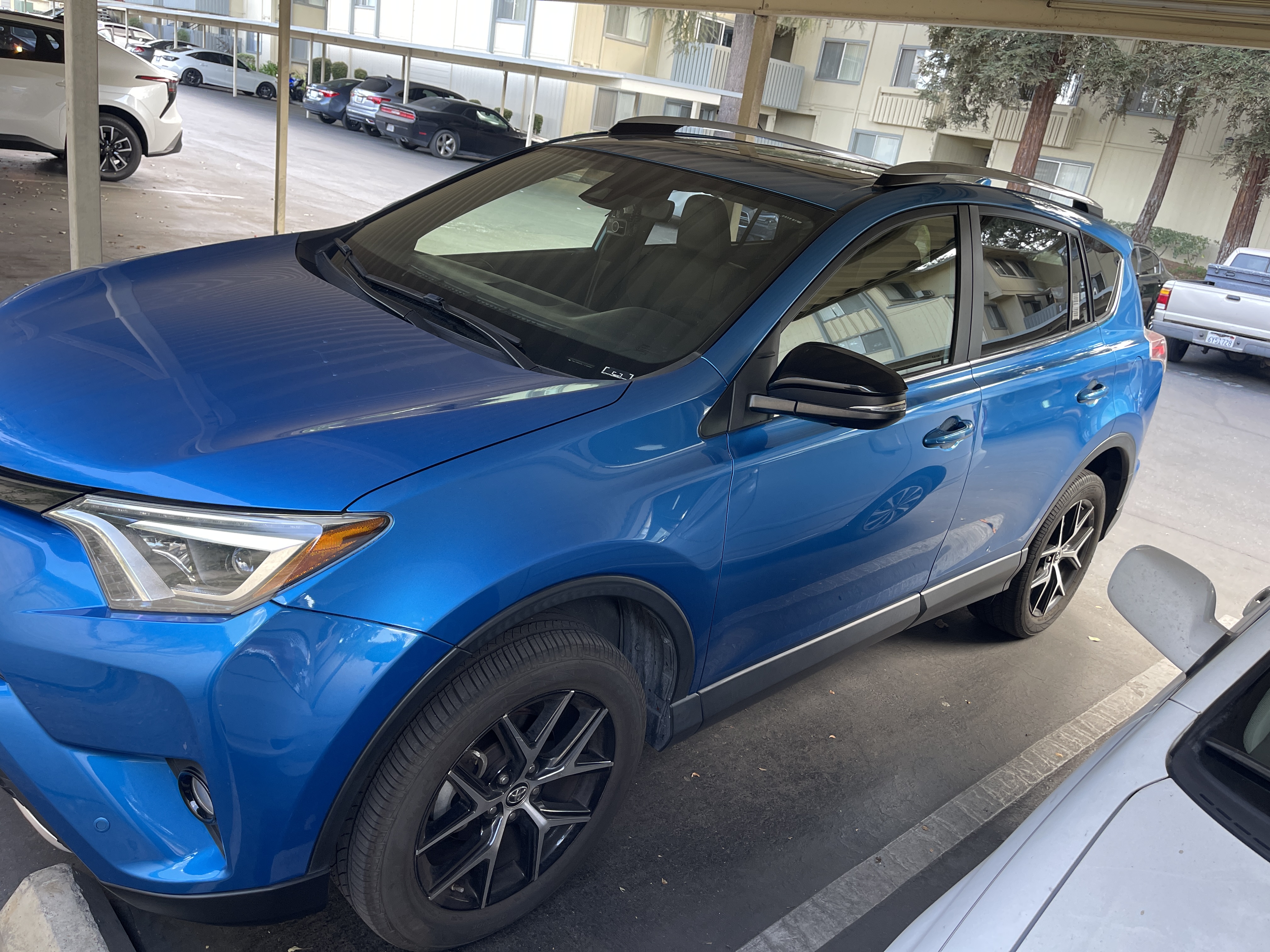 Used 2018 Toyota RAV4 SE w/ Advanced Technology Package AWD/4WD image 2