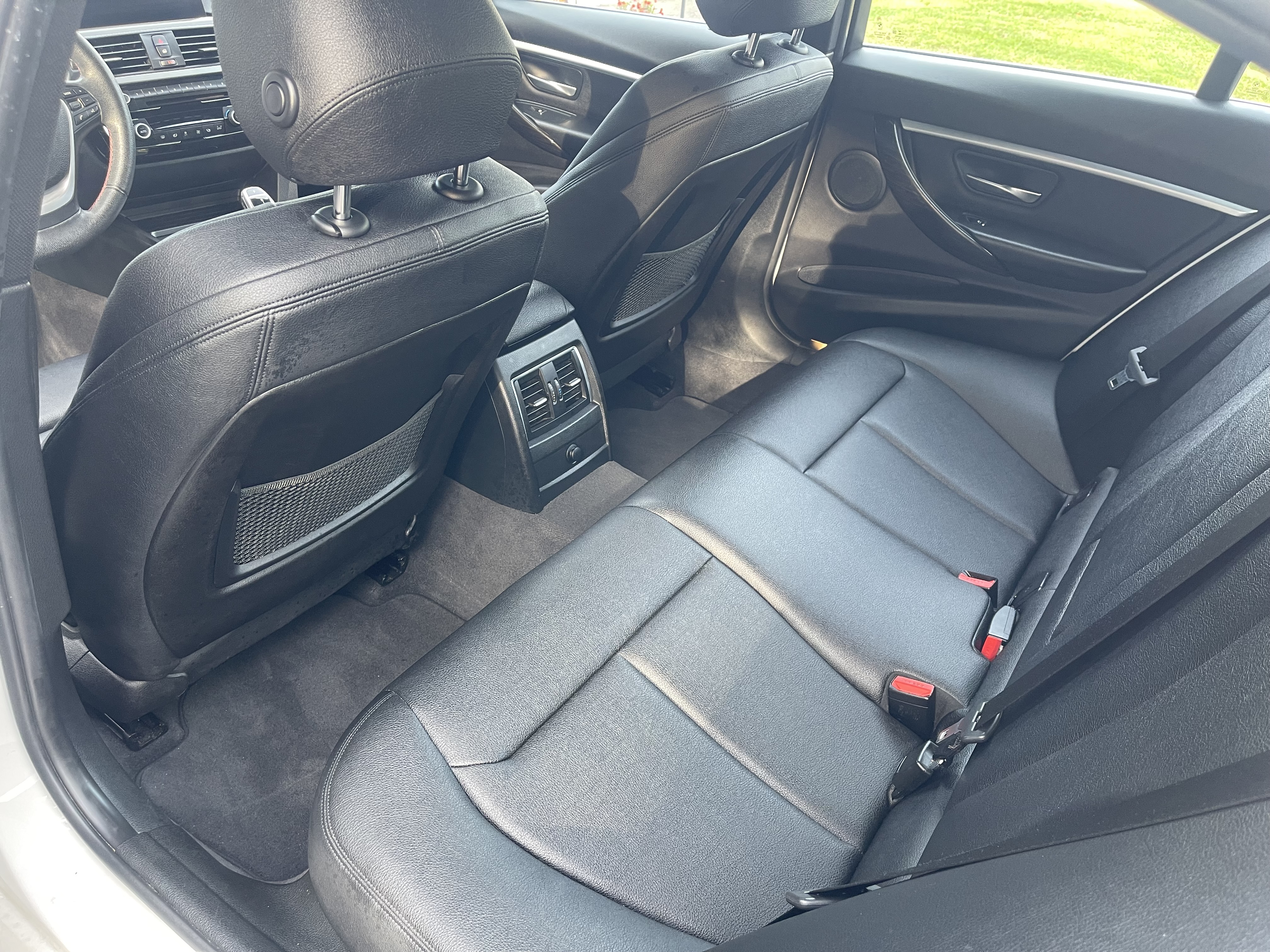Used 2017 BMW 330i xDrive Sedan AWD/4WD image 9