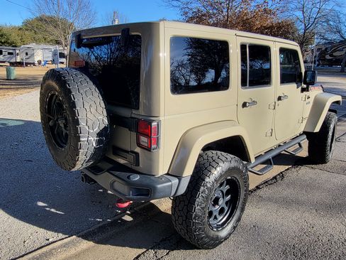 Used 2017 Jeep Wrangler Unlimited Rubicon image 5
