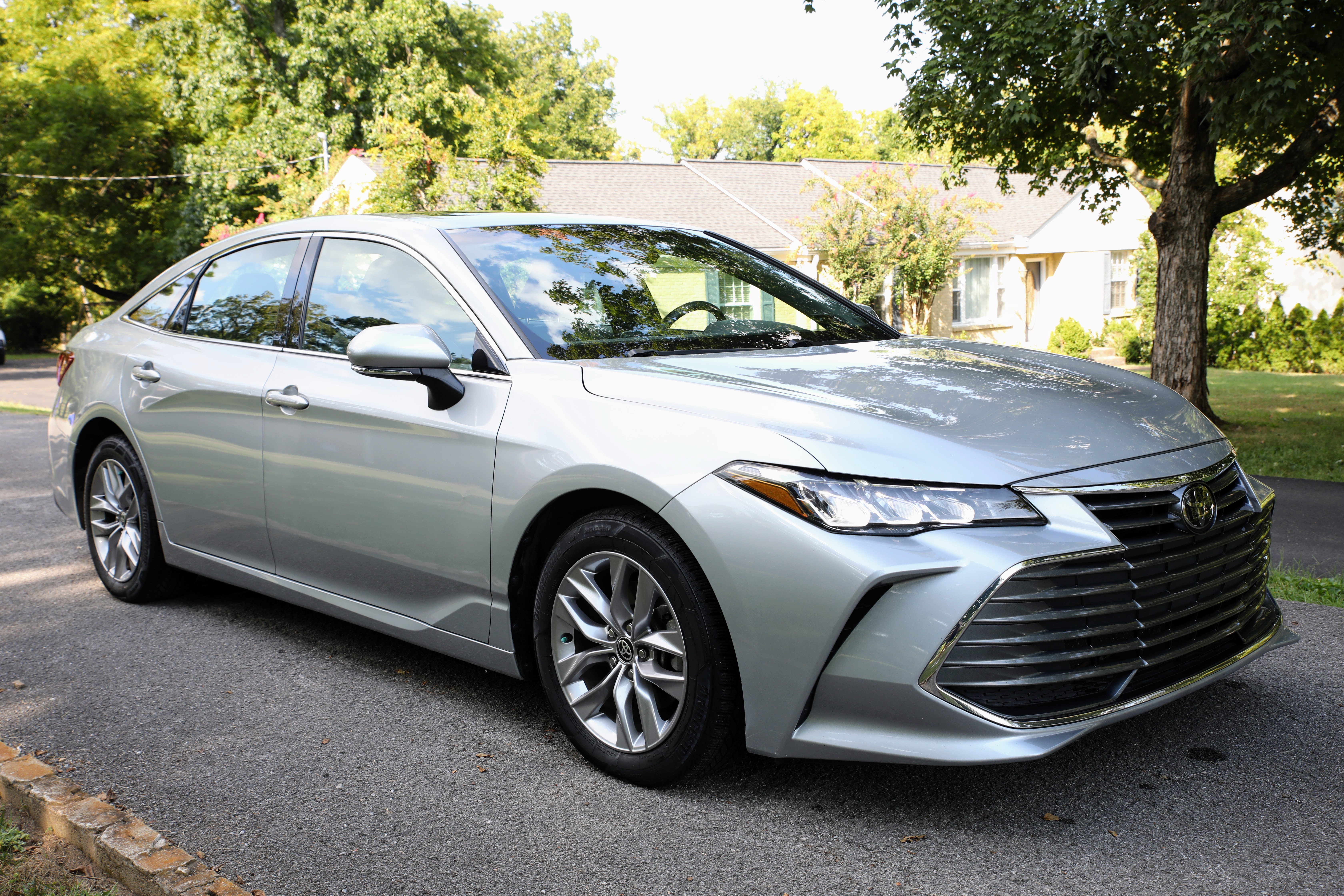 Used 2021 Toyota Avalon XLE w/ Moonroof Package FWD image 6