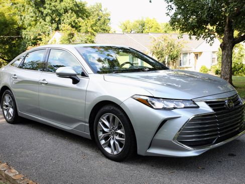 Used 2021 Toyota Avalon XLE w/ Moonroof Package FWD image 6