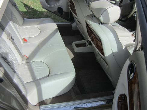 Used 2000 Jaguar XJ8 L image 8