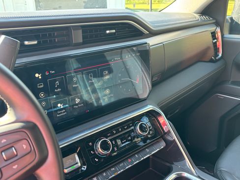 Used 2024 GMC Sierra 2500 Denali w/ Denali Reserve Package image 13