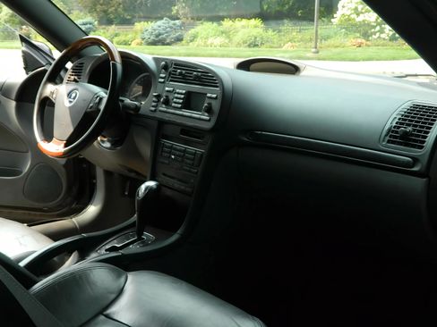Used 2004 Saab 9-3 Arc FWD image 4