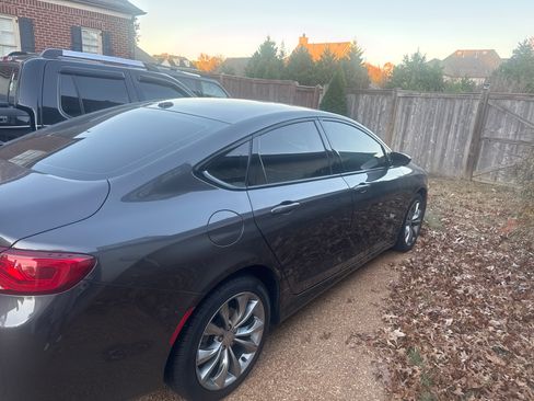 Used 2015 Chrysler 200 S image 1