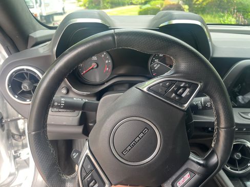 Used 2016 Chevrolet Camaro SS image 2