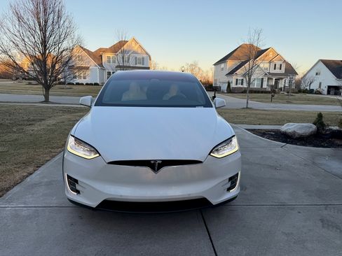 Used 2017 Tesla Model X 75D image 11