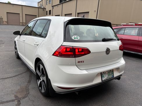 Used 2017 Volkswagen GTI SE FWD image 6