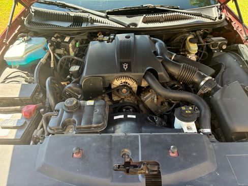 Used 2003 Lincoln Town Car Signature image 5