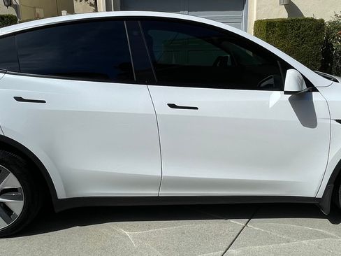 Used 2021 Tesla Model Y Long Range image 2