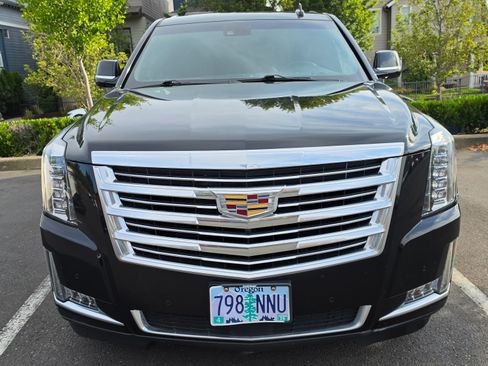 Used 2018 Cadillac Escalade ESV Platinum AWD/4WD image 15