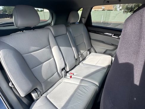Used 2012 Kia Sorento LX w/ Convenience Pkg image 15