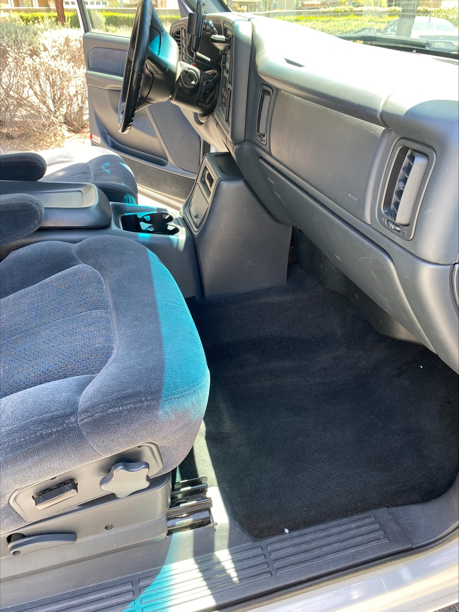 Used 2000 Chevrolet Silverado 1500 LS w/ Off-Road Chassis Pkg AWD/4WD image 14