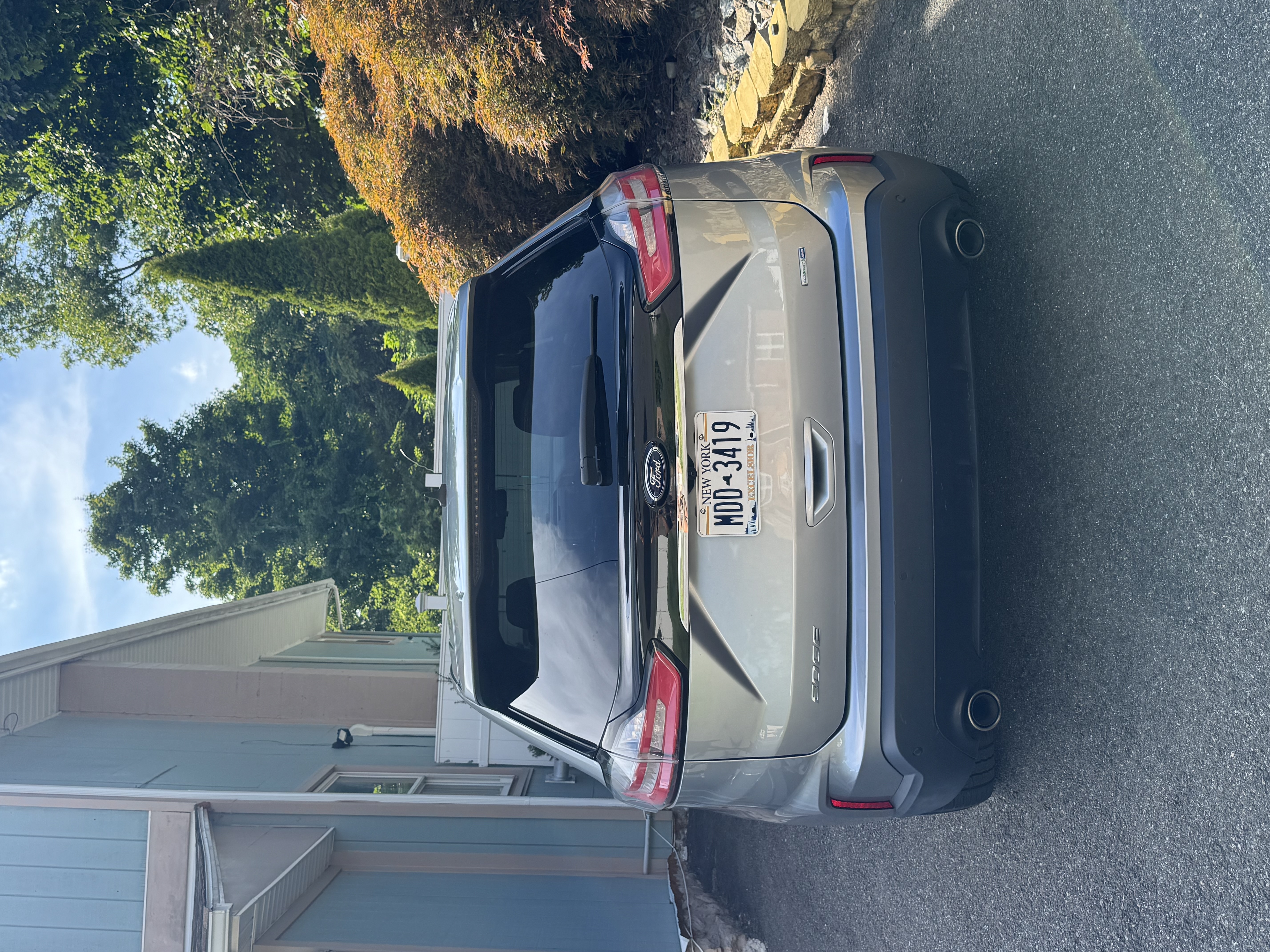 Used 2020 Ford Edge SE AWD/4WD image 2