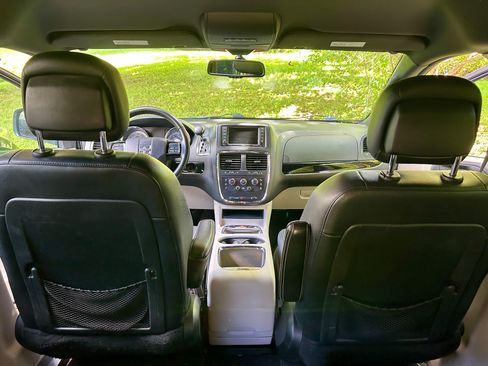 Used 2018 Dodge Grand Caravan SXT FWD image 8