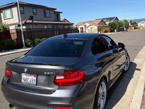 Used 2017 BMW 230i Coupe w/ Premium Package image 8