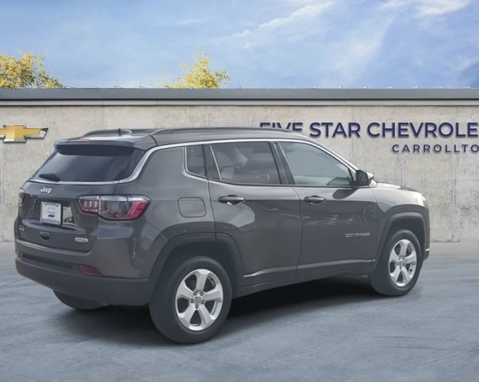 Used 2018 Jeep Compass Limited w/ Navigation Group AWD/4WD image 2
