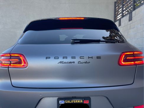 Used 2018 Porsche Macan Turbo image 13