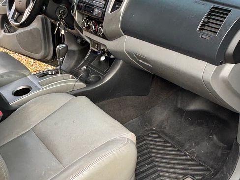 Used 2012 Toyota Tacoma 4x4 Double Cab w/ TRD Sport Pkg image 5