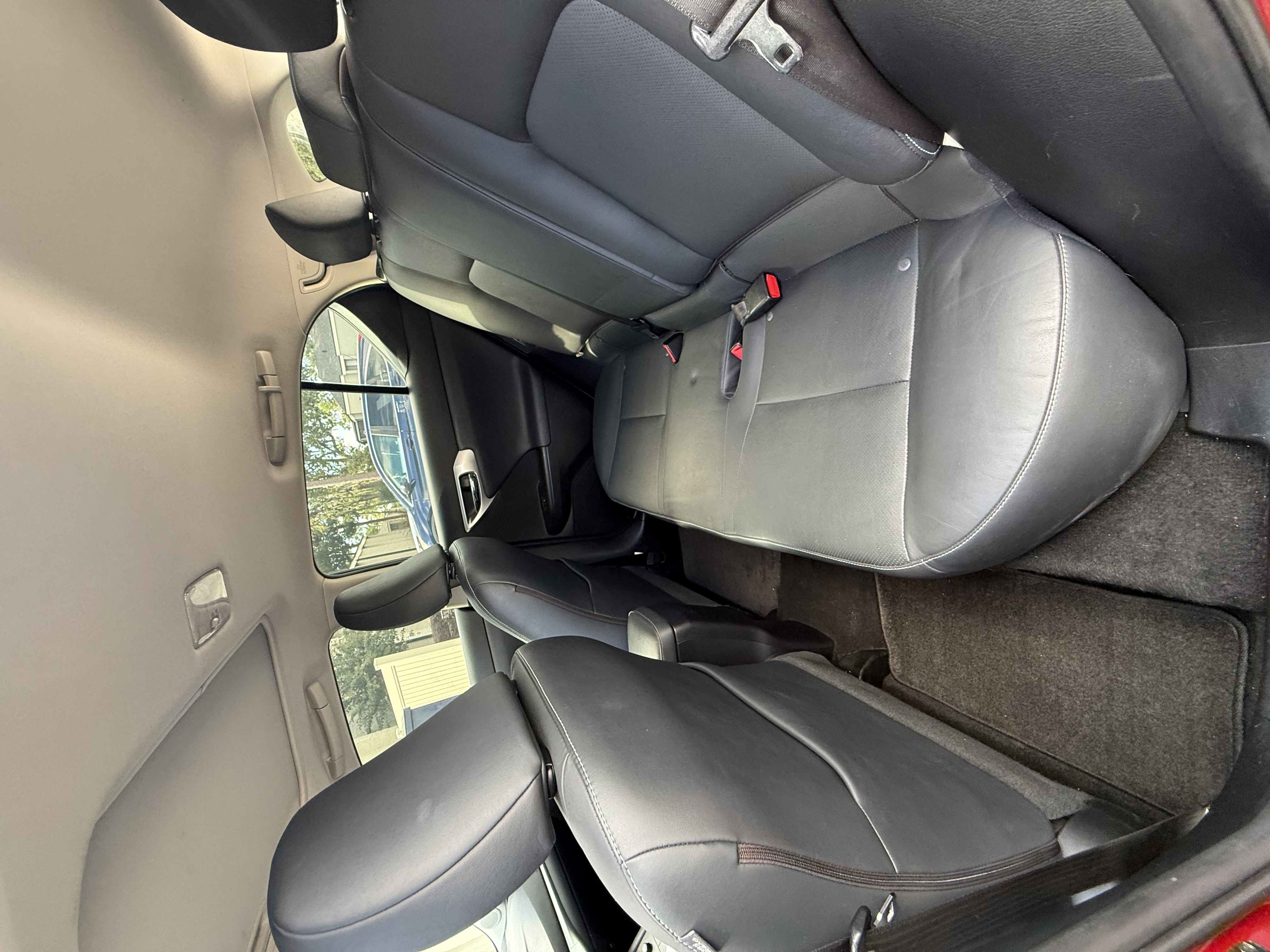 Used 2012 Lexus CT 200h Premium w/ Leather Pkg FWD image 8