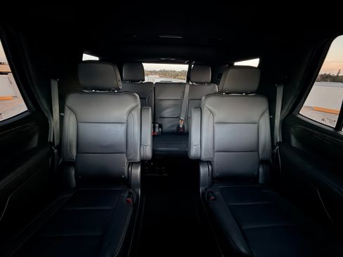 Used 2023 Chevrolet Tahoe LT RWD image 9