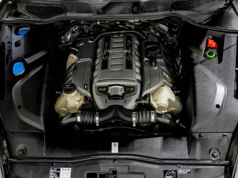 Used 2016 Porsche Cayenne Turbo S AWD/4WD image 21