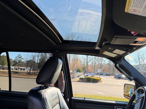 Used 2017 Ford Expedition Platinum image 11