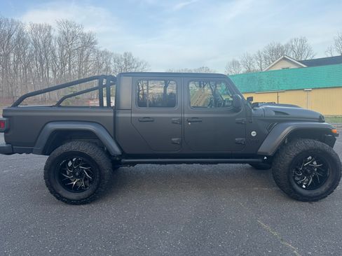 Used 2020 Jeep Gladiator Sport w/ Quick Order Package 24S AWD/4WD image 9