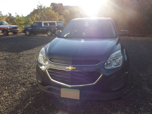 Used 2017 Chevrolet Equinox LS FWD image 2