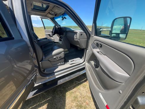 Used 2006 GMC Sierra 3500 SLT w/ Heavy-Duty Power Package AWD/4WD image 12