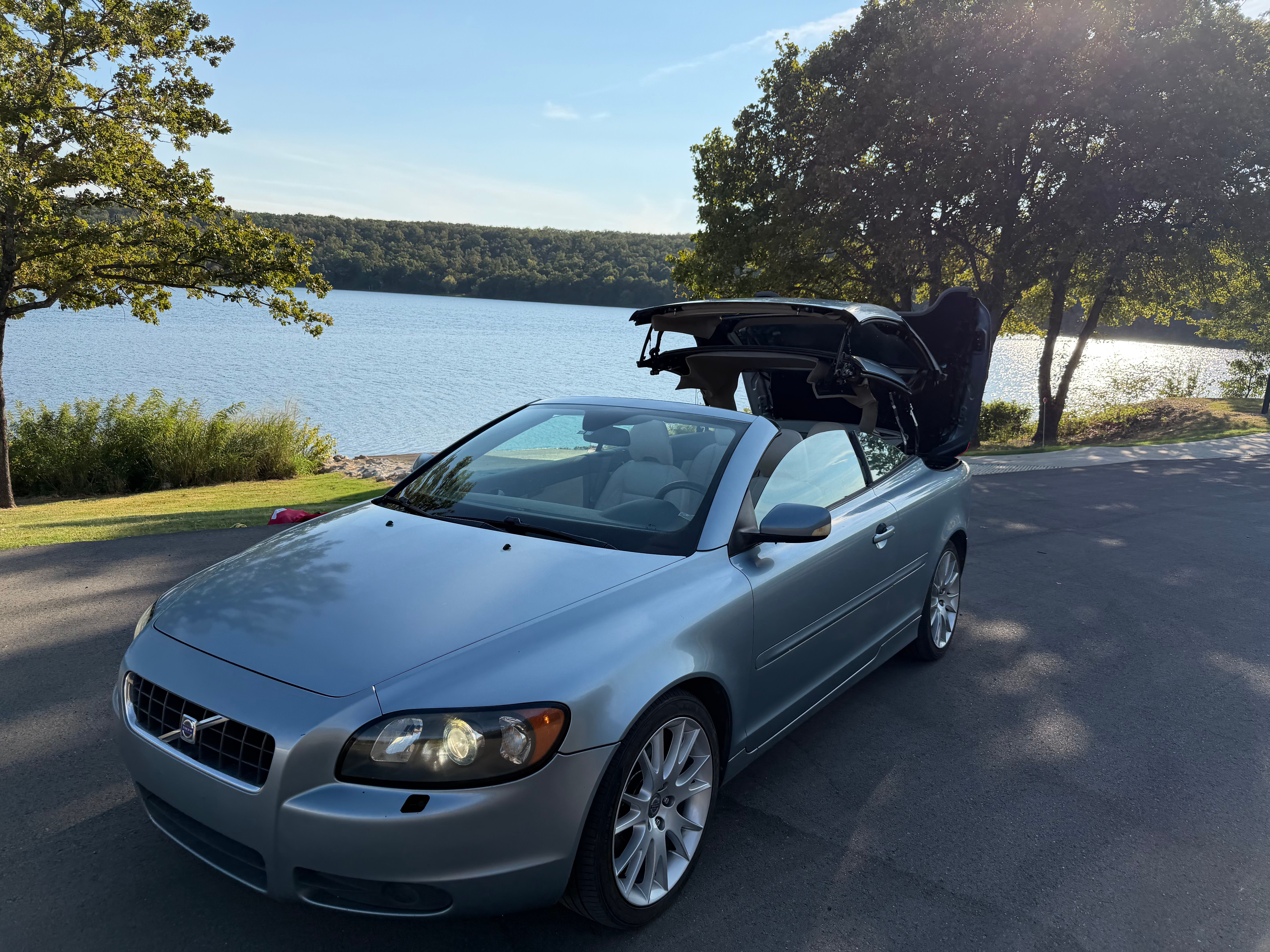 Used 2007 Volvo C70 T5 FWD image 2