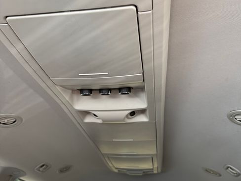 Used 2011 Chrysler Town & Country Touring image 13