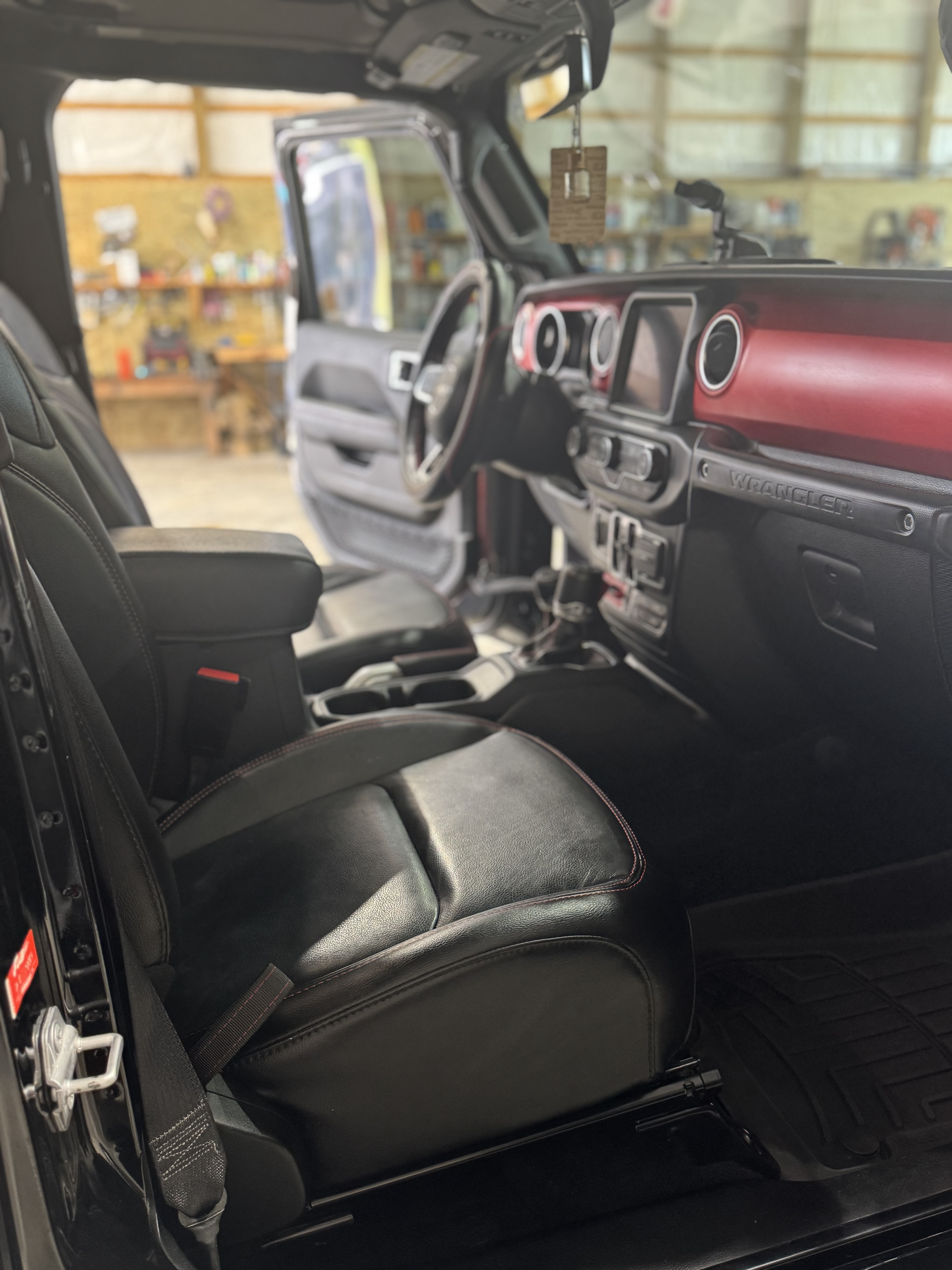 Used 2021 Jeep Wrangler Unlimited Rubicon AWD/4WD image 11