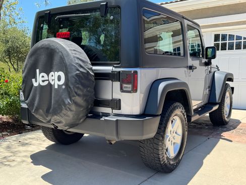 Used 2018 Jeep Wrangler Sport AWD/4WD image 4