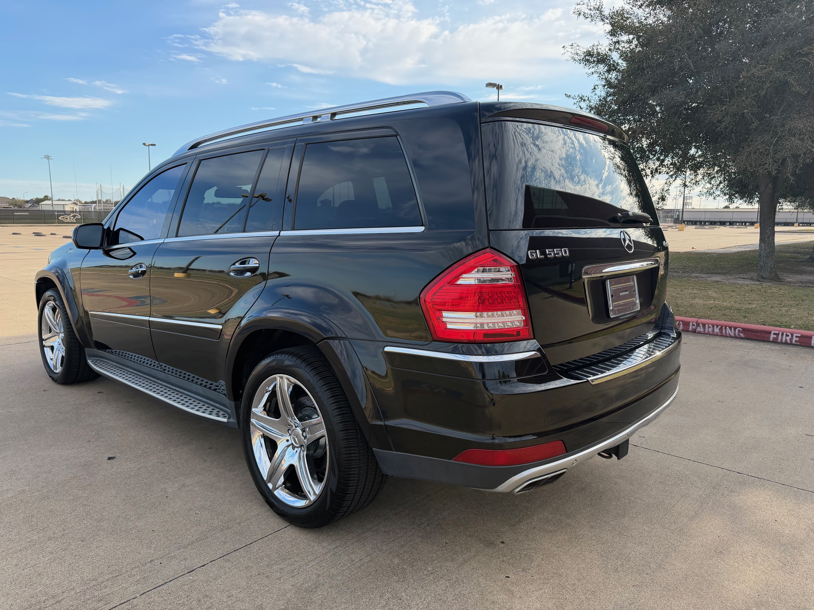 Used 2010 Mercedes-Benz GL 550 4MATIC image 8