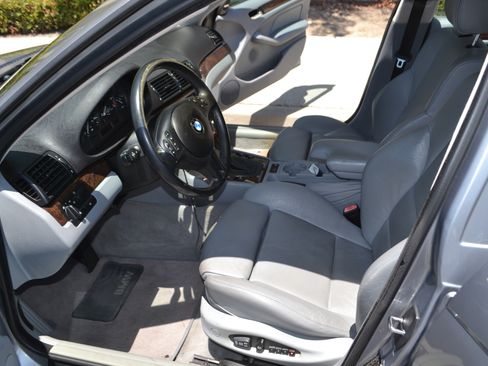 Used 2004 BMW 325i Sedan RWD image 8