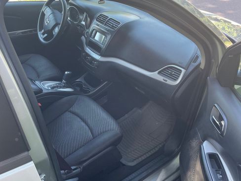 Used 2019 Dodge Journey SE FWD image 17