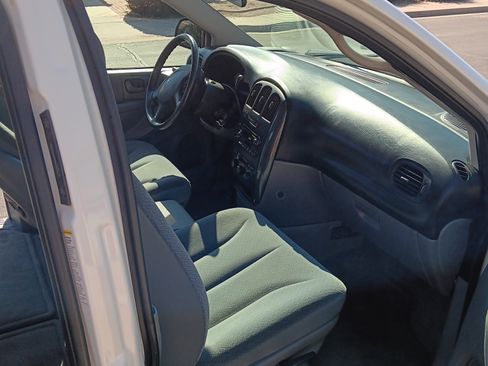 Used 2005 Dodge Grand Caravan SXT image 5