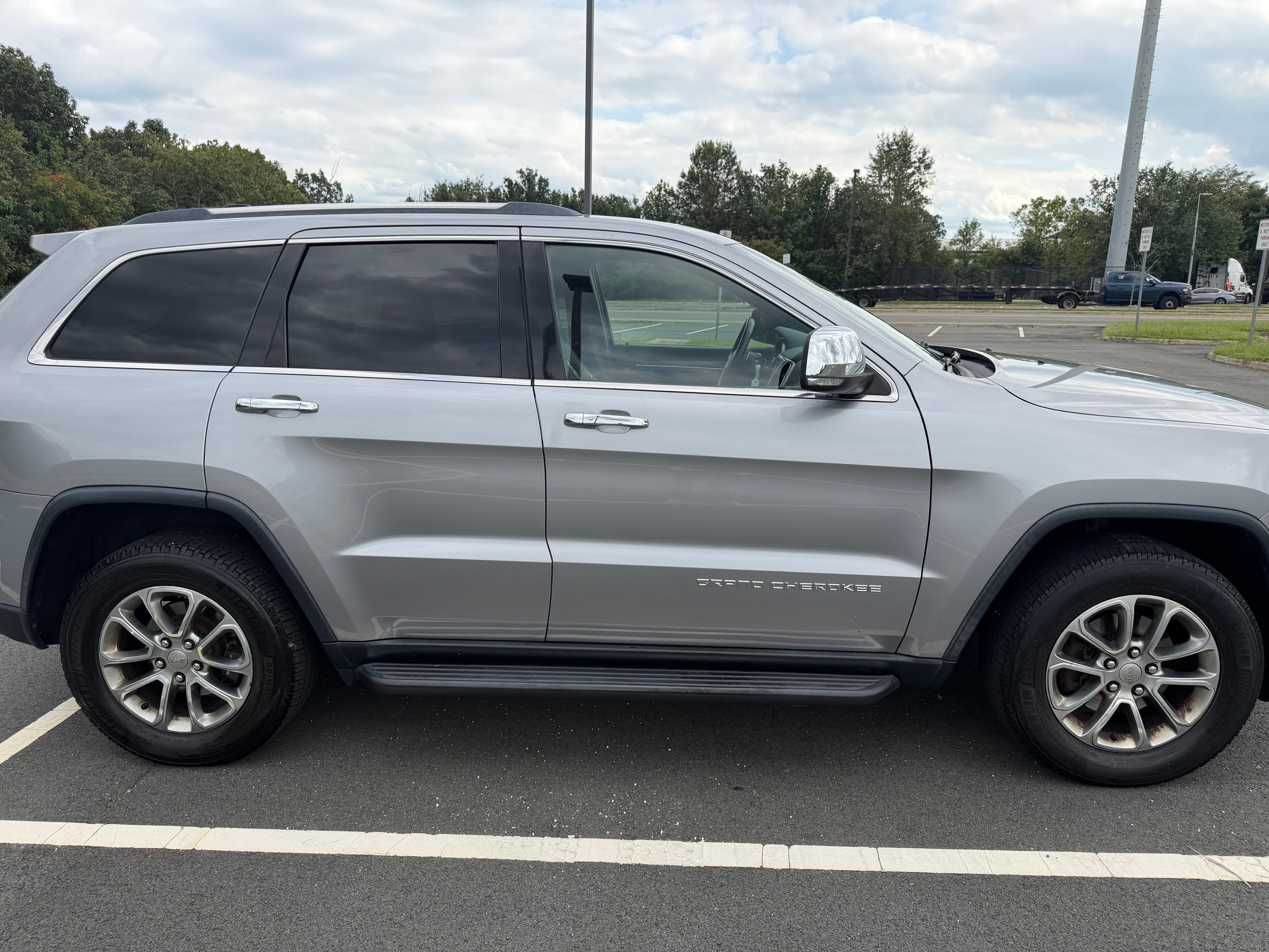 Used 2015 Jeep Grand Cherokee Limited AWD/4WD image 4