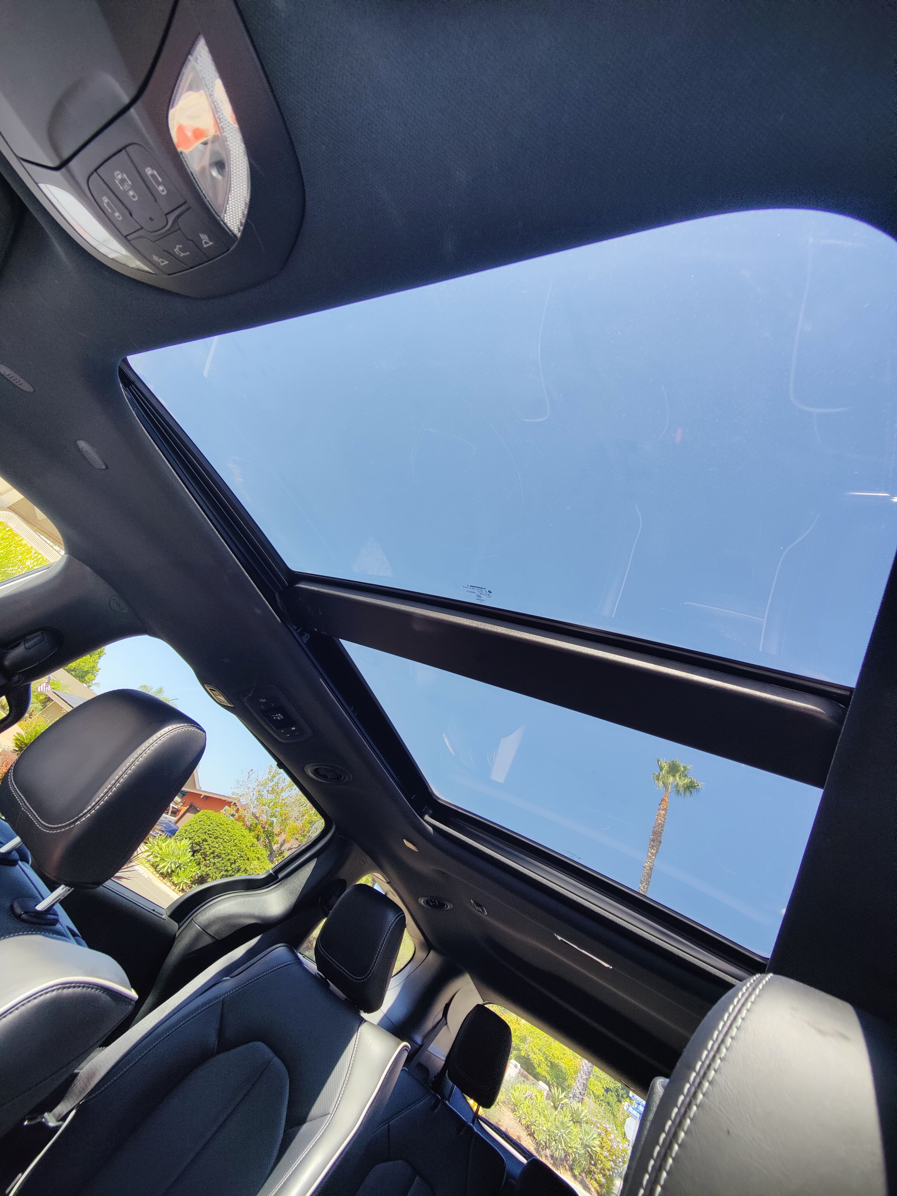 Used 2024 Chrysler Pacifica Premium FWD image 11