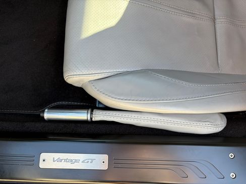 Used 2015 Aston Martin V8 Vantage GT image 25