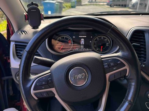 Used 2016 Jeep Cherokee Limited image 5