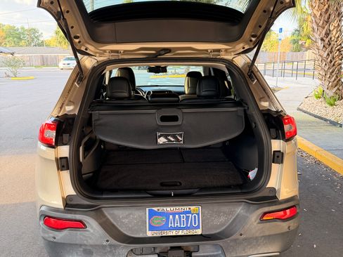 Used 2014 Jeep Cherokee Limited w/ Technology Group image 12