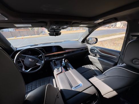 Used 2022 Cadillac Escalade ESV Premium Luxury Platinum image 17