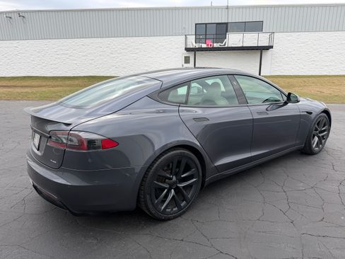 Used 2021 Tesla Model S Plaid image 5