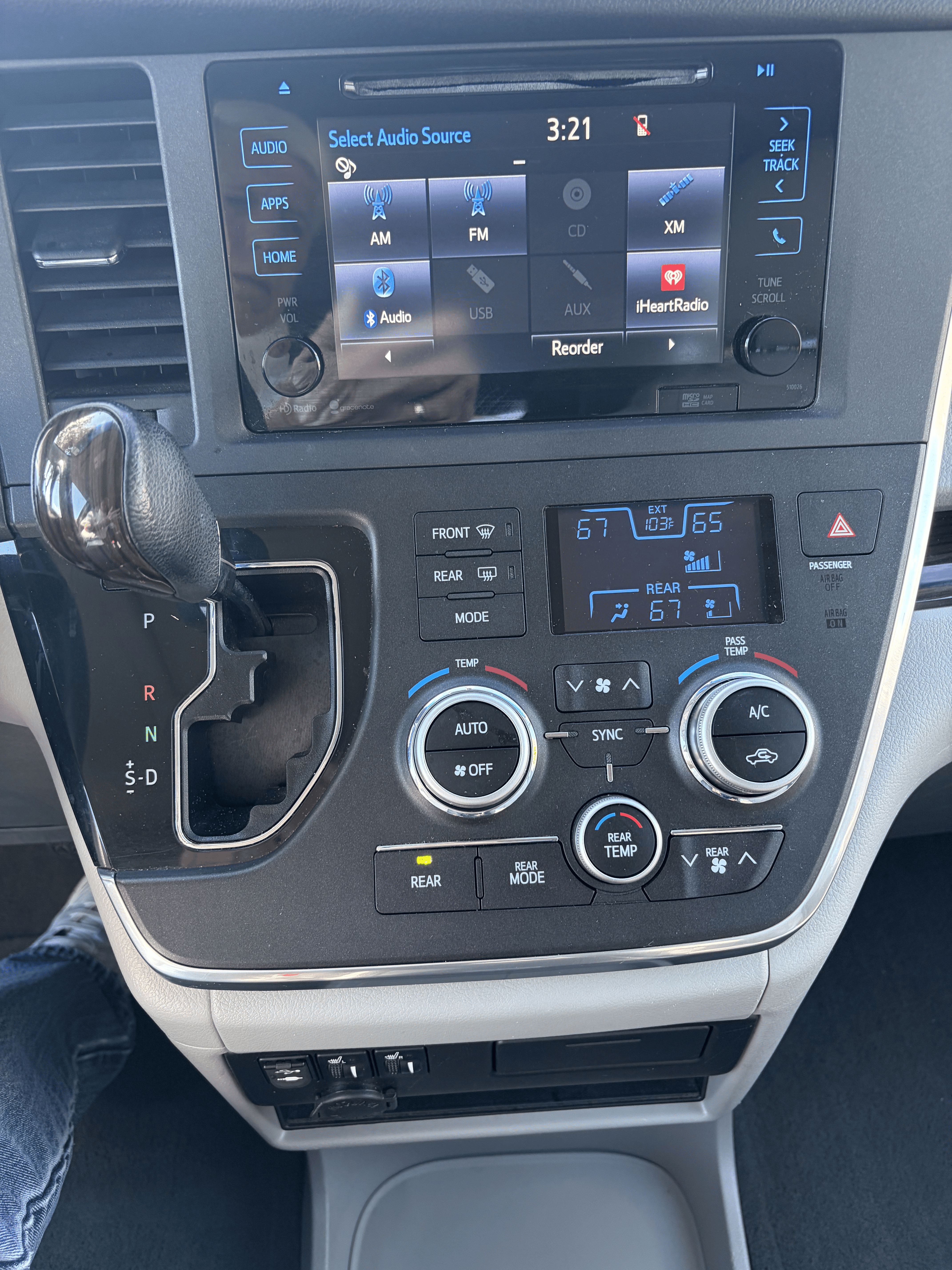 Used 2015 Toyota Sienna XLE w/ XLE Navigation Package FWD image 8