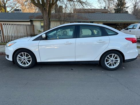 Used 2015 Ford Focus SE image 13